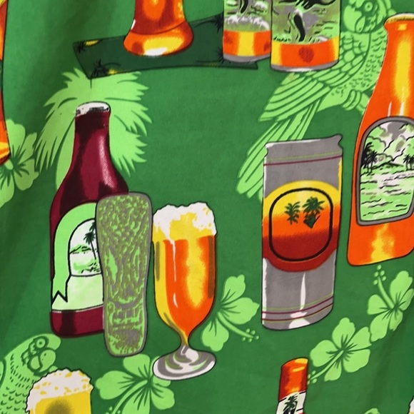 💜 5 for $25 or 3 for $18 Funny green beer patterned button down shirt - Picture 3 of 6